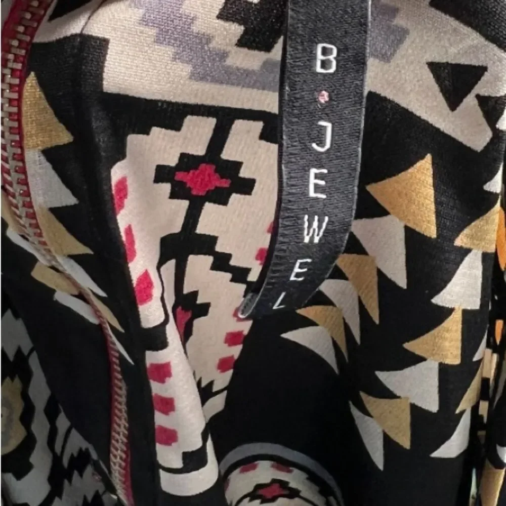 B Jewel Top - Picture 6 of 7
